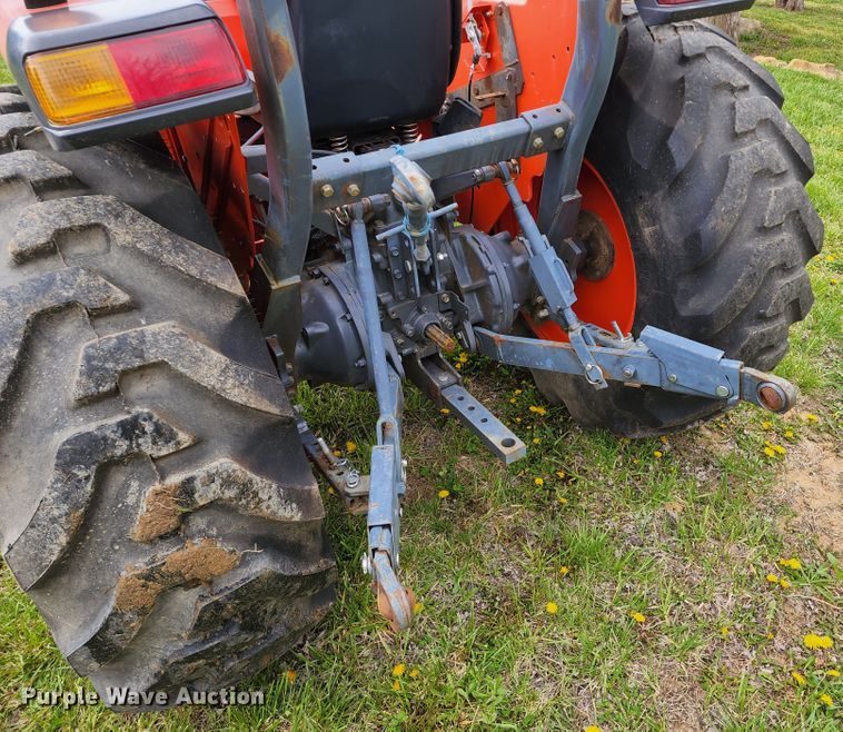 image for item KT9787 Kubota L4400  MFWD tractor