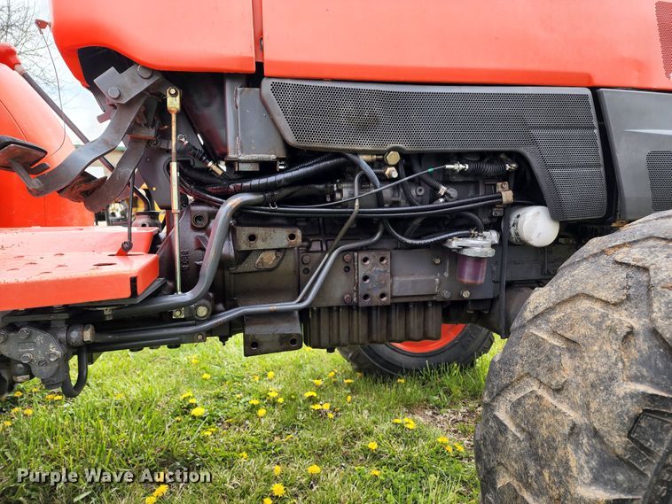 image for item KT9787 Kubota L4400  MFWD tractor