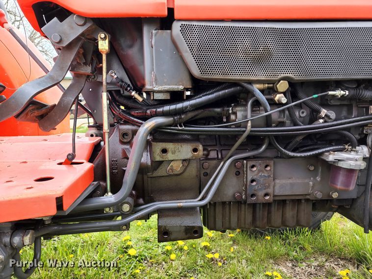 image for item KT9787 Kubota L4400  MFWD tractor