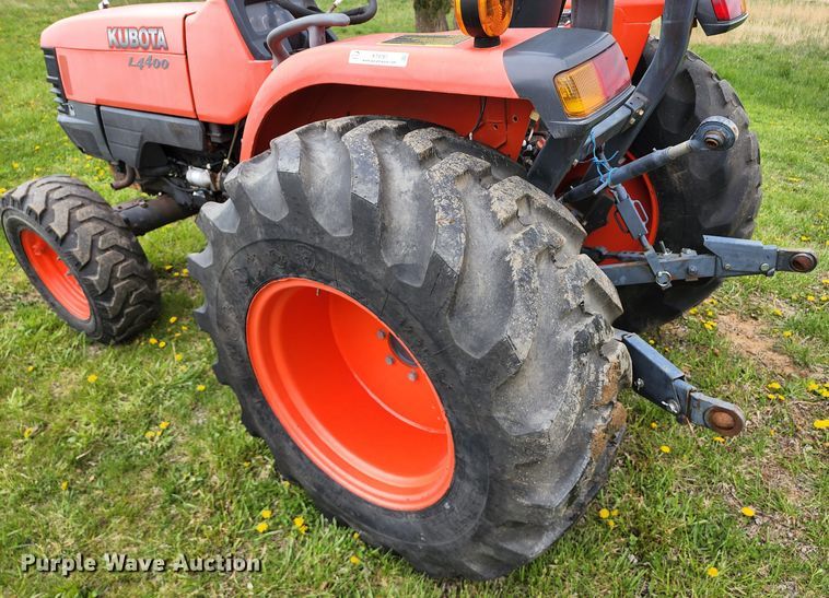 image for item KT9787 Kubota L4400  MFWD tractor