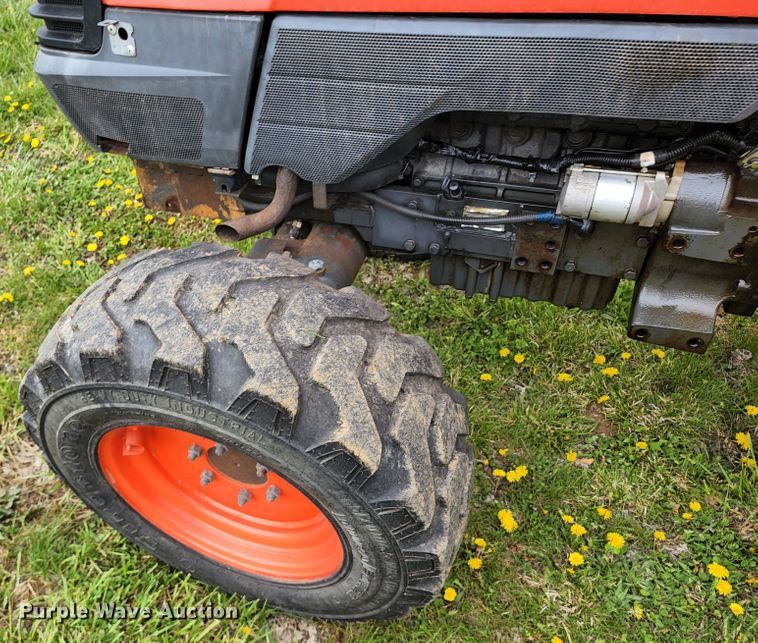 image for item KT9787 Kubota L4400  MFWD tractor