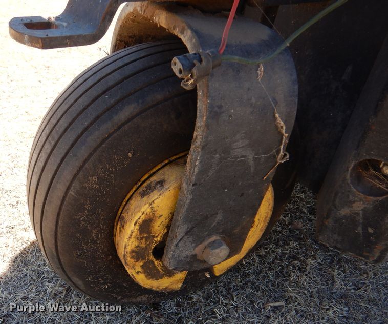 image for item LJ9832 John Deere F525  ZTR lawn mower