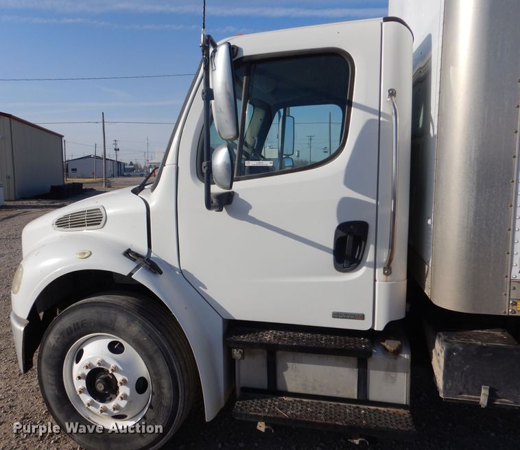 image for item LJ9974 2007 Freightliner Business Class M2  box truck