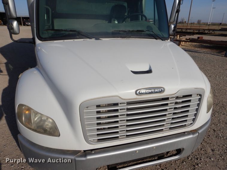 image for item LJ9974 2007 Freightliner Business Class M2  box truck