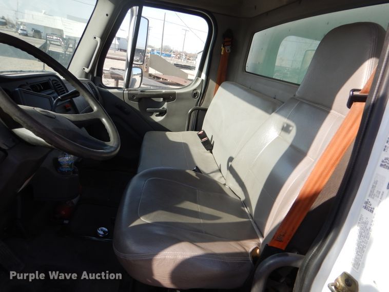 image for item LJ9974 2007 Freightliner Business Class M2  box truck