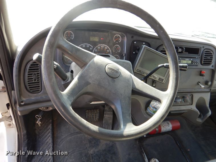 image for item LJ9974 2007 Freightliner Business Class M2  box truck