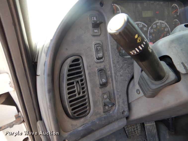 image for item LJ9974 2007 Freightliner Business Class M2  box truck