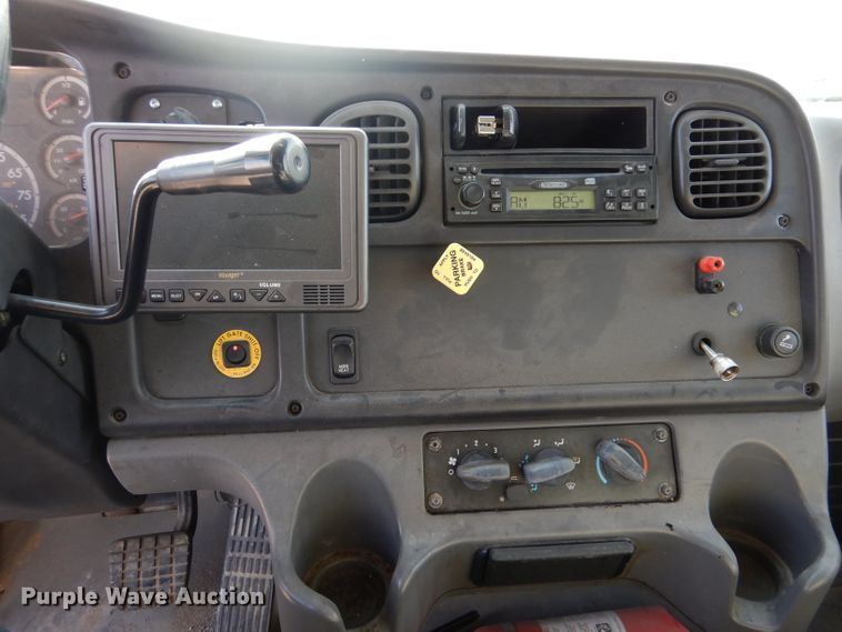 image for item LJ9974 2007 Freightliner Business Class M2  box truck