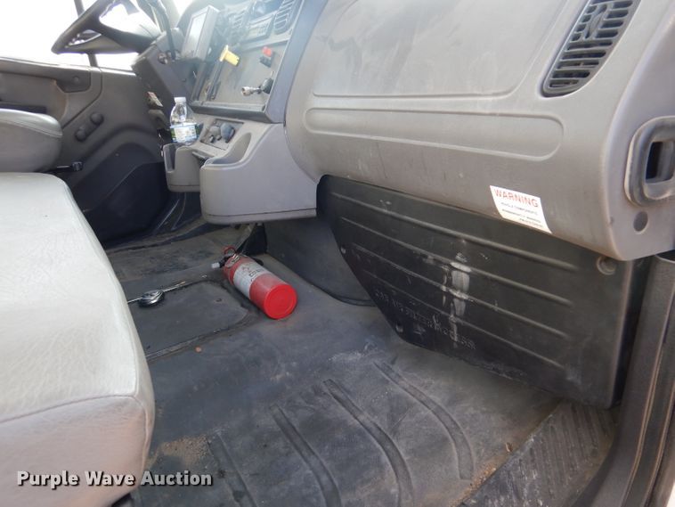 image for item LJ9974 2007 Freightliner Business Class M2  box truck