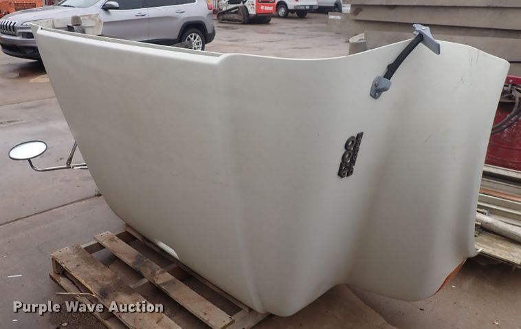 image for item MA9557 International 4700  hood