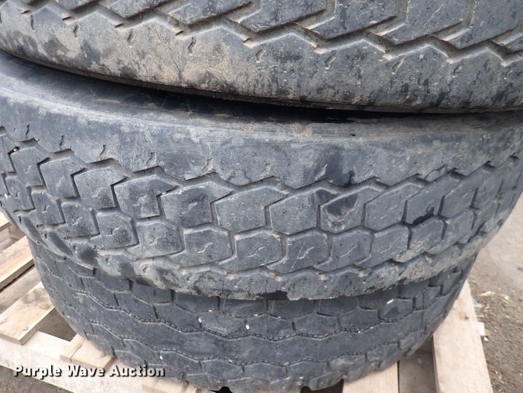 image for item MA9564 (8) 11R22.5 tires
