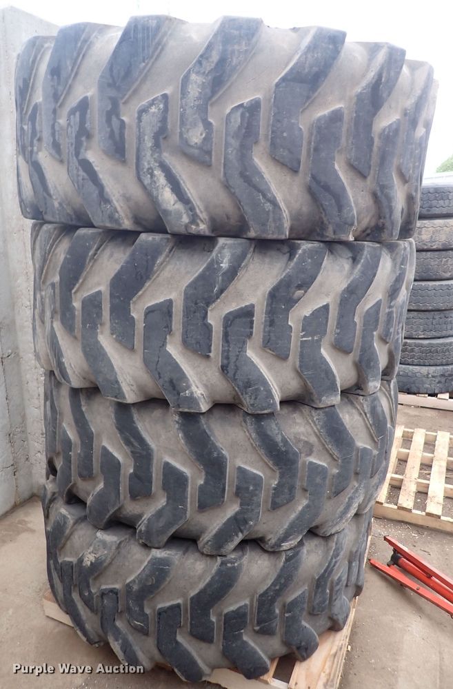 image for item MA9569 (4) 20.5-25 loader tires