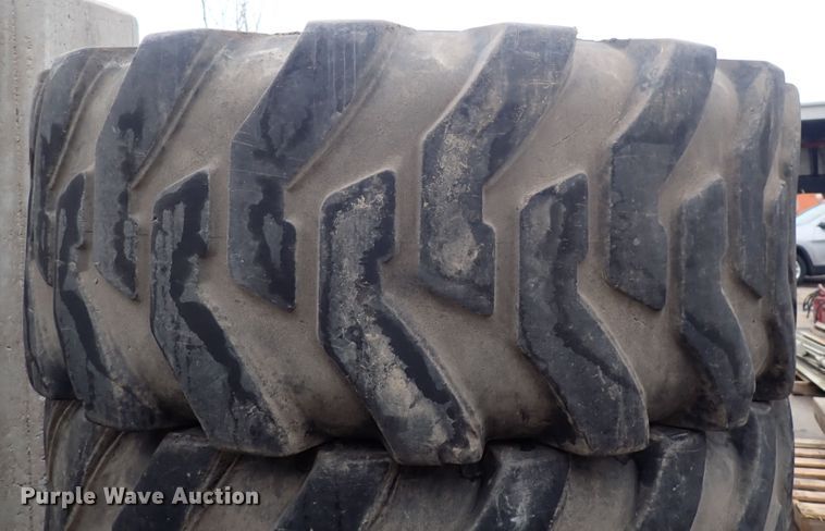 image for item MA9569 (4) 20.5-25 loader tires