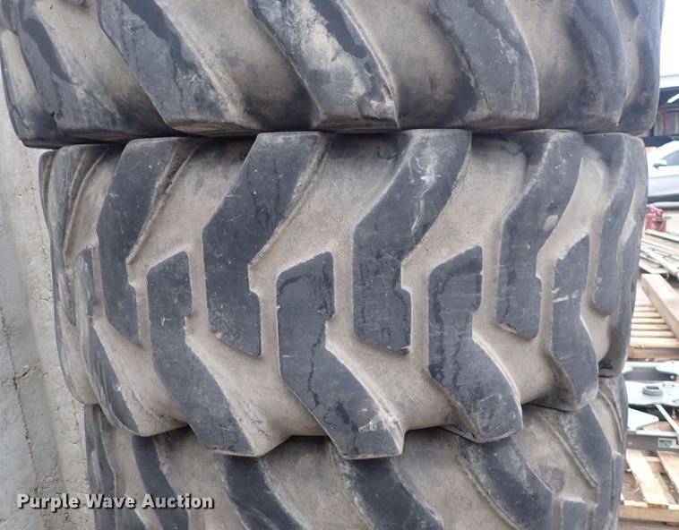 image for item MA9569 (4) 20.5-25 loader tires