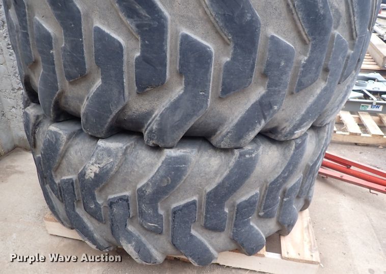 image for item MA9569 (4) 20.5-25 loader tires