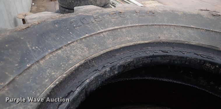 image for item MA9569 (4) 20.5-25 loader tires