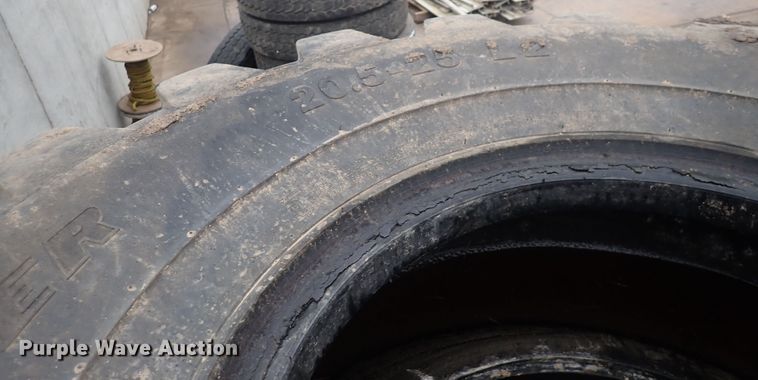 image for item MA9569 (4) 20.5-25 loader tires