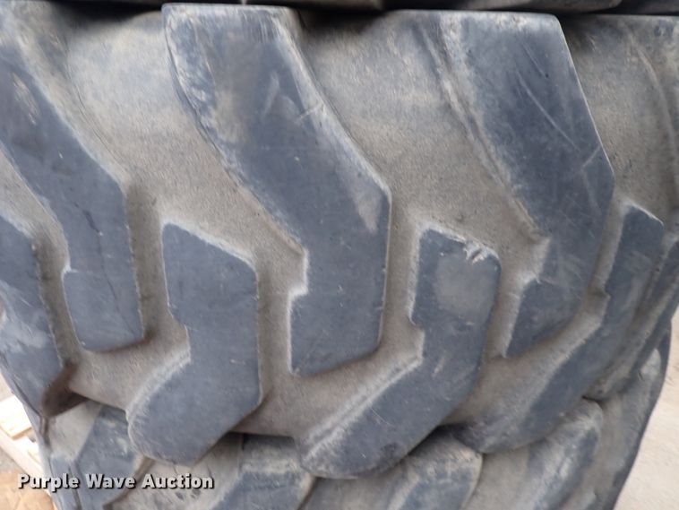 image for item MA9569 (4) 20.5-25 loader tires