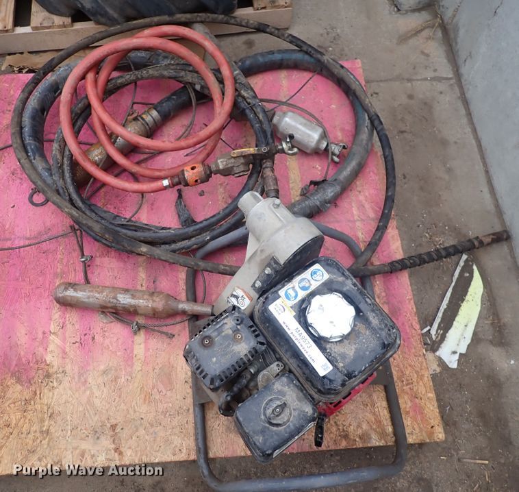 image for item MA9573 Multiquip  concrete vibrator