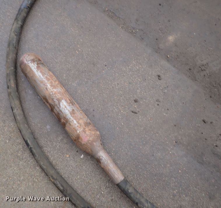 image for item MA9573 Multiquip  concrete vibrator