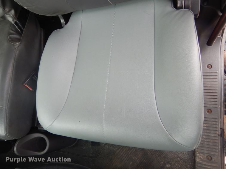 image for item MX9990 2013 International Dura Star 4300  box truck