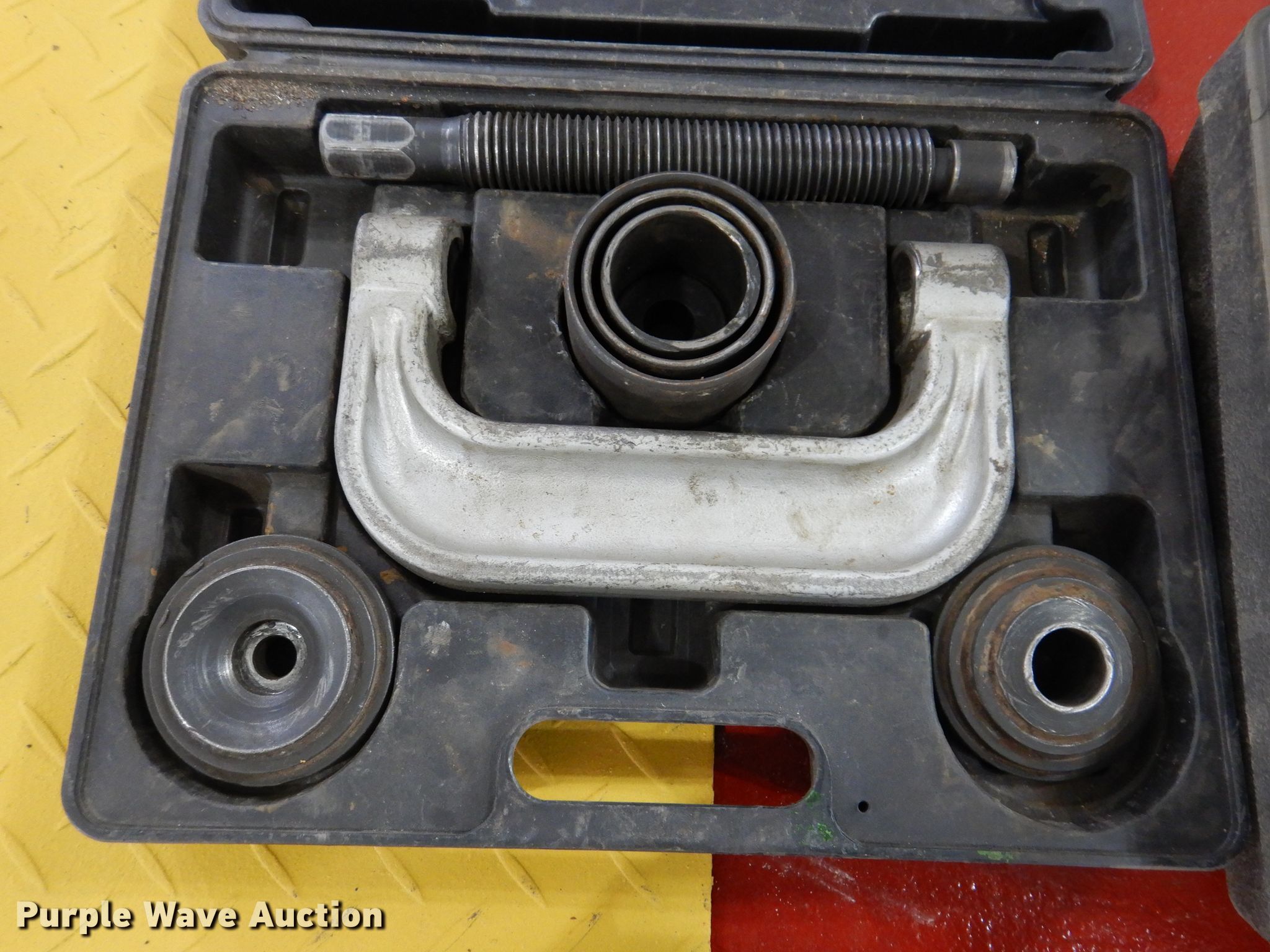 (2) EverTough 67045 ball joint presses in Ottumwa, IA Item JK9391