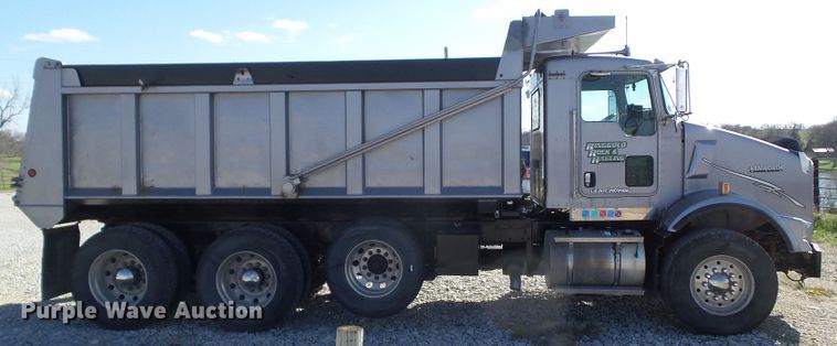 image for item DA7208 2005 Kenworth T800  dump truck