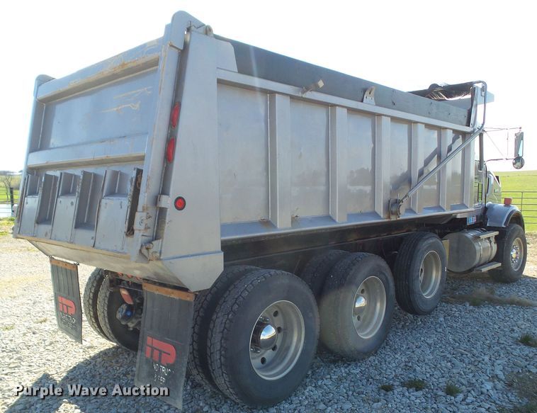 image for item DA7208 2005 Kenworth T800  dump truck