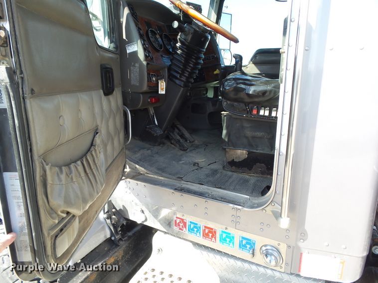 image for item DA7208 2005 Kenworth T800  dump truck