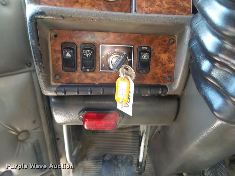 image for item DA7208 2005 Kenworth T800  dump truck