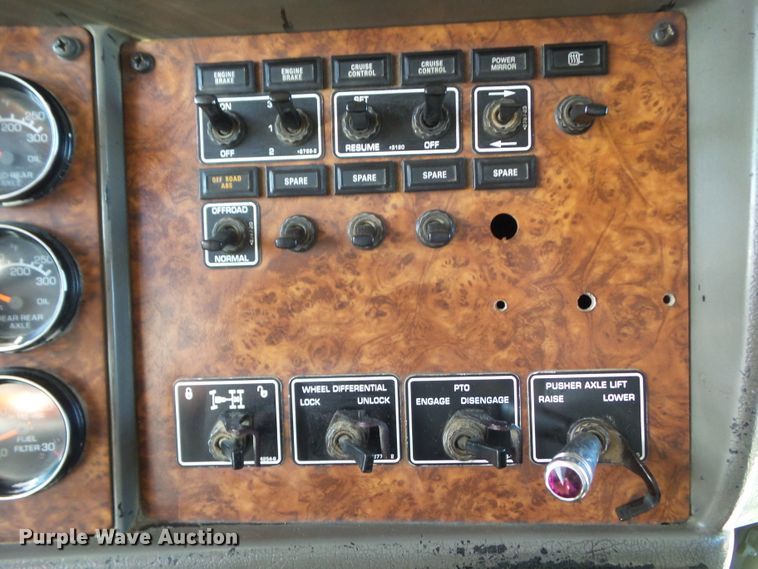 image for item DA7208 2005 Kenworth T800  dump truck