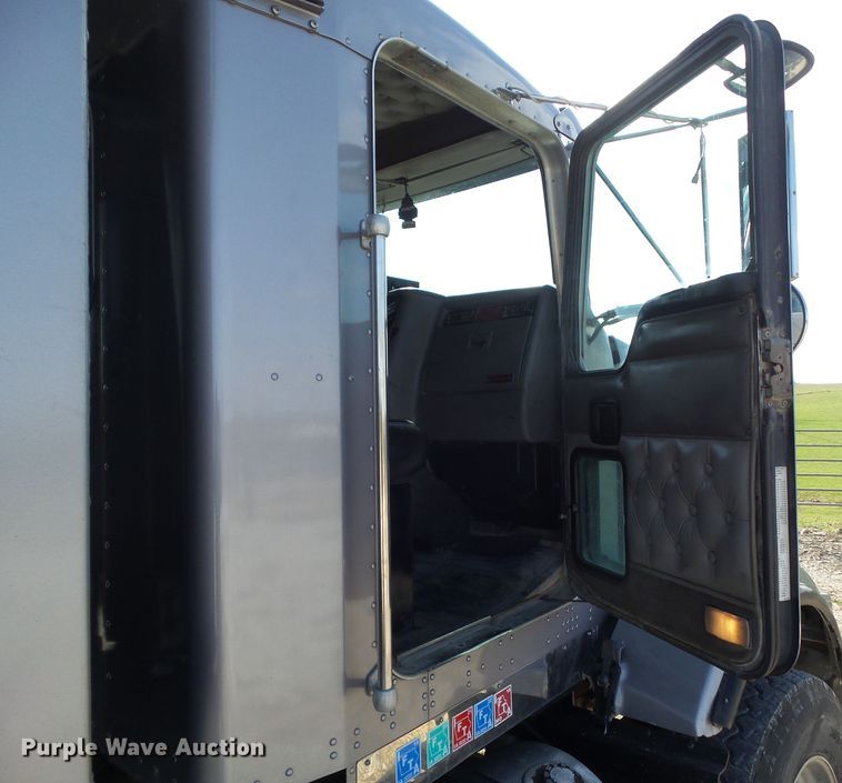 image for item DA7208 2005 Kenworth T800  dump truck