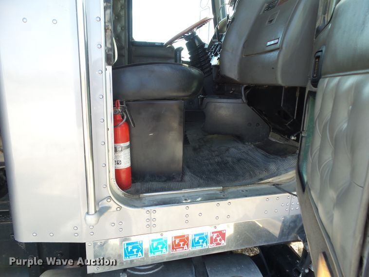 image for item DA7208 2005 Kenworth T800  dump truck