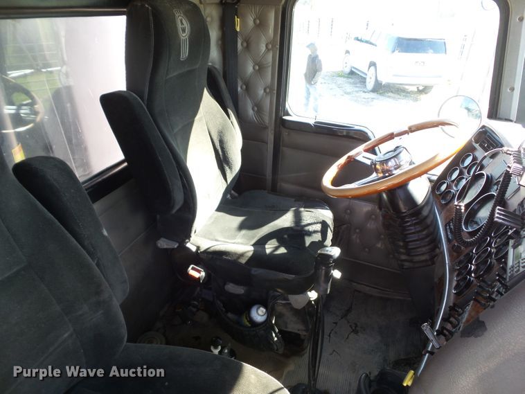 image for item DA7208 2005 Kenworth T800  dump truck