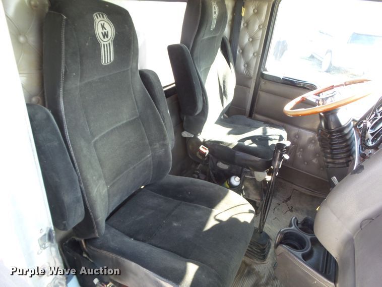 image for item DA7208 2005 Kenworth T800  dump truck