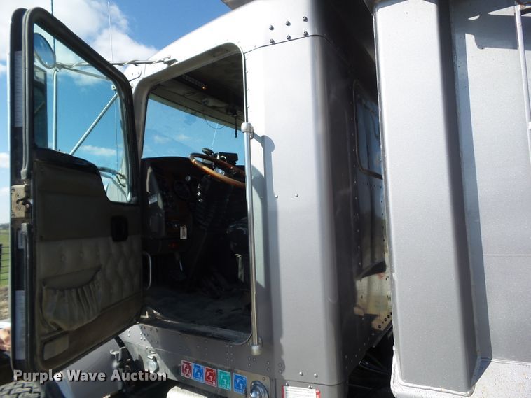 image for item DA7208 2005 Kenworth T800  dump truck