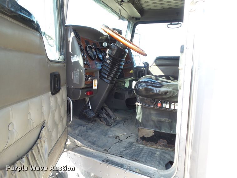 image for item DA7208 2005 Kenworth T800  dump truck