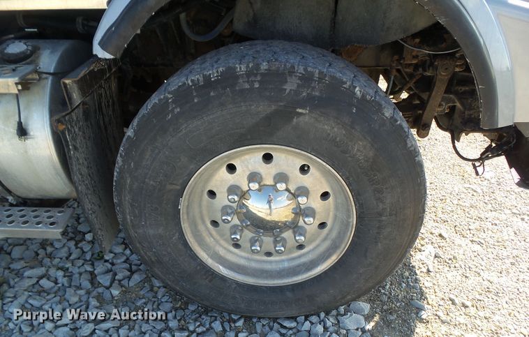 image for item DA7208 2005 Kenworth T800  dump truck