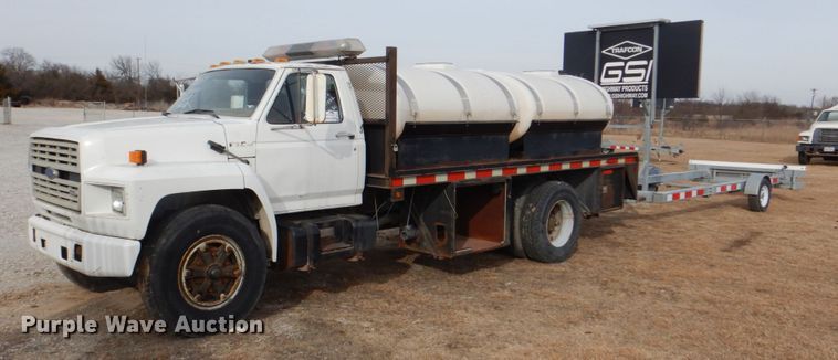 image for item DH7346 1989 Ford F800  water truck