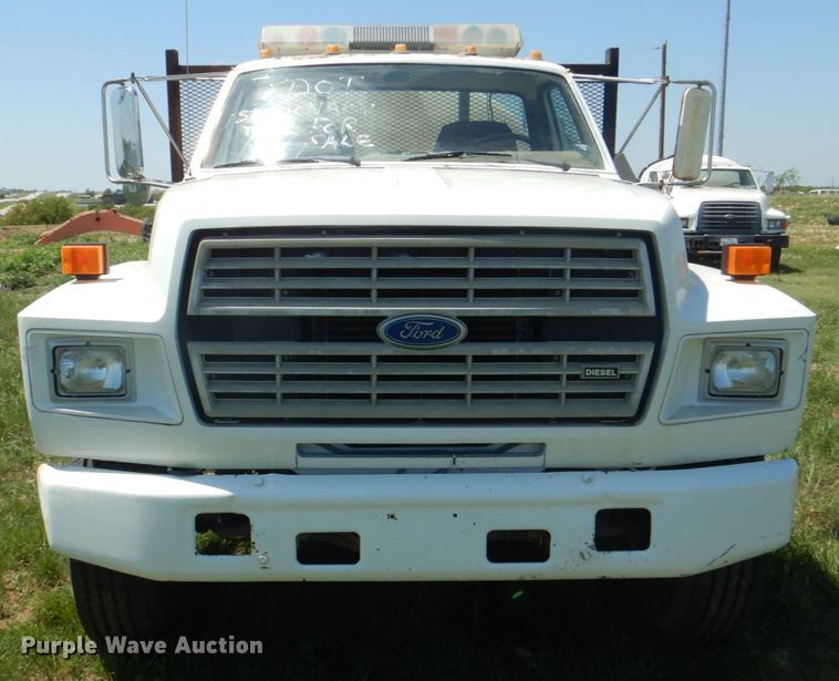 image for item DH7346 1989 Ford F800  water truck