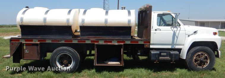 image for item DH7346 1989 Ford F800  water truck