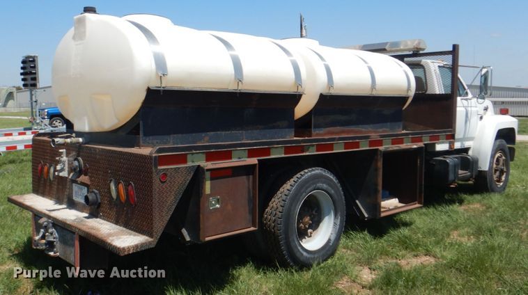 image for item DH7346 1989 Ford F800  water truck