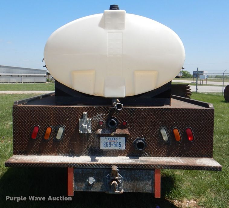 image for item DH7346 1989 Ford F800  water truck