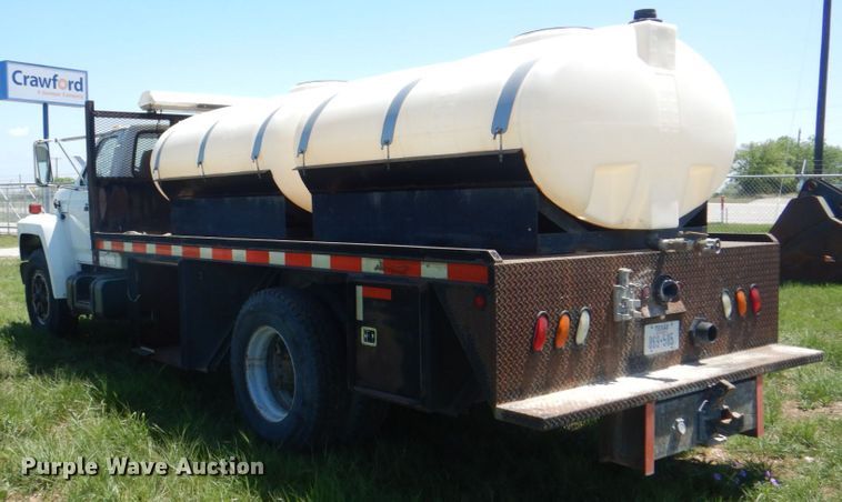 image for item DH7346 1989 Ford F800  water truck