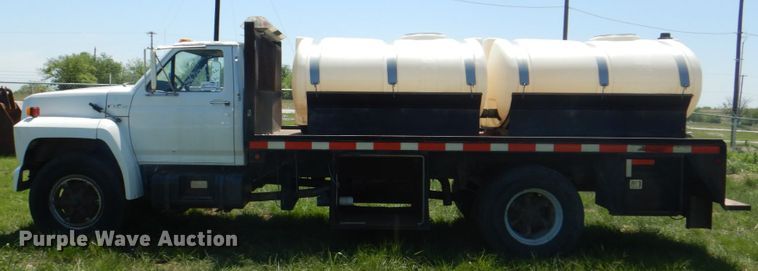 image for item DH7346 1989 Ford F800  water truck