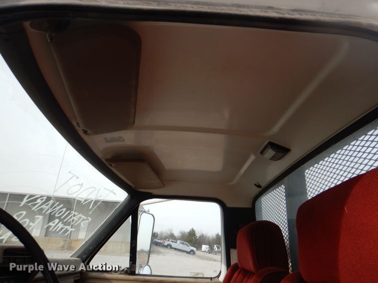 image for item DH7346 1989 Ford F800  water truck