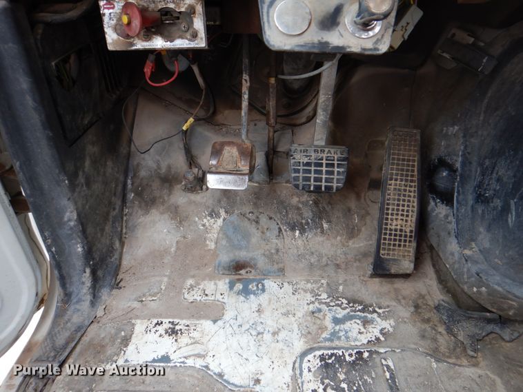 image for item DH7346 1989 Ford F800  water truck