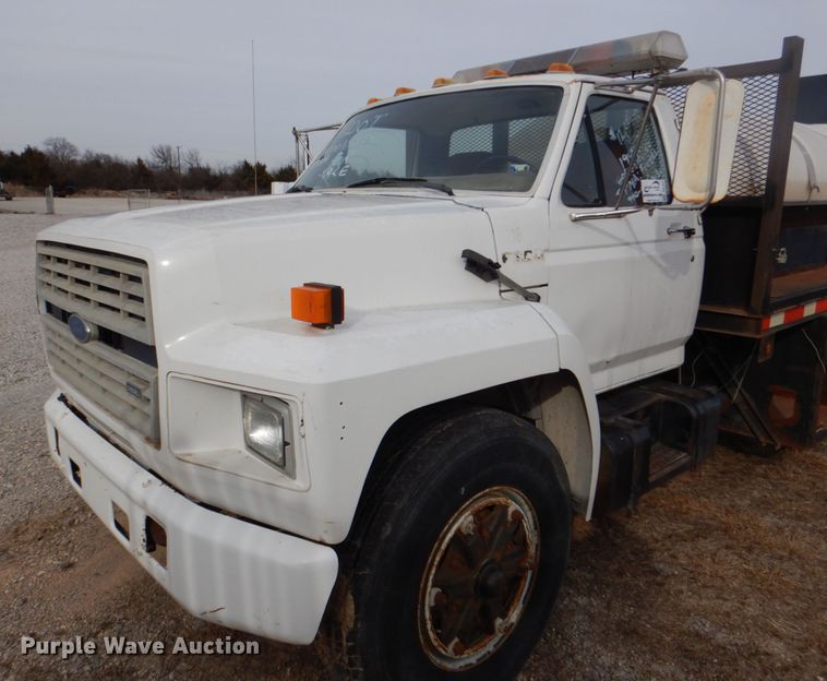 image for item DH7346 1989 Ford F800  water truck