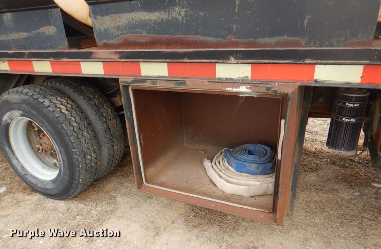 image for item DH7346 1989 Ford F800  water truck