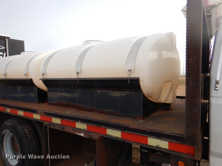 image for item DH7346 1989 Ford F800  water truck